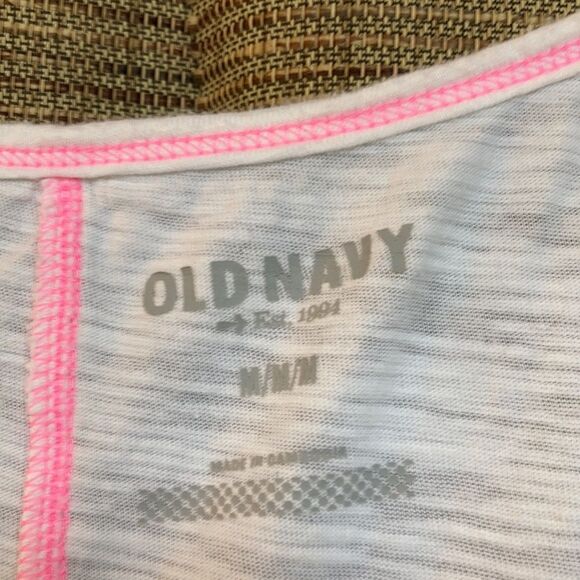 Old navy white cotton tank top with pink seams - Picture 3 of 5